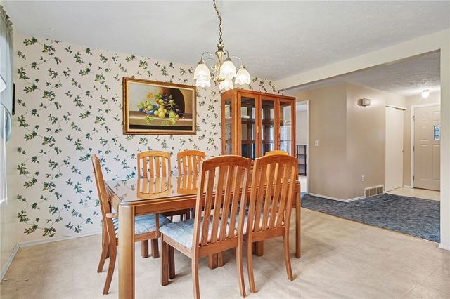 37 Abbottsford Drive, Gates, NY 14606