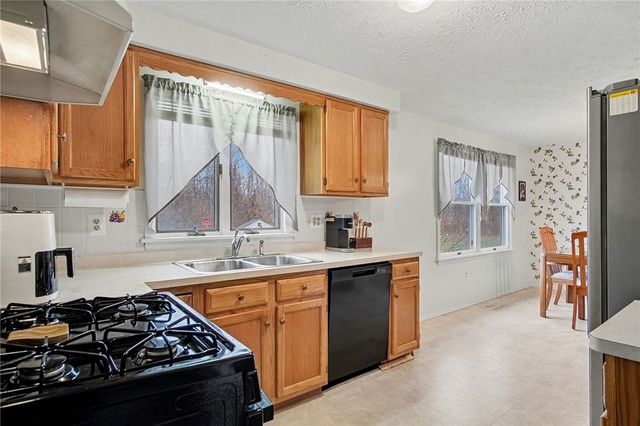 37 Abbottsford Drive, Gates, NY 14606