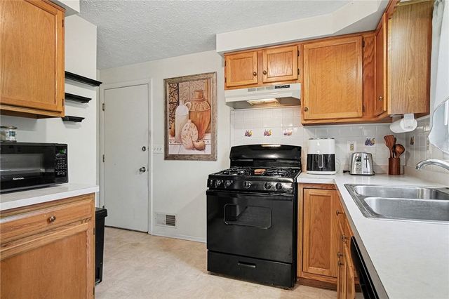 37 Abbottsford Drive, Gates, NY 14606