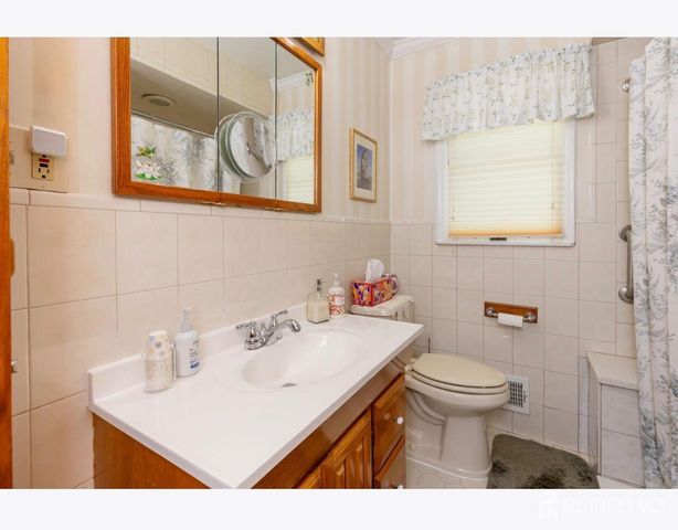21 Frazee Avenue, Sayreville, NJ 08879