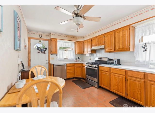 21 Frazee Avenue, Sayreville, NJ 08879