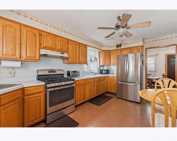 21 Frazee Avenue, Sayreville, NJ 08879