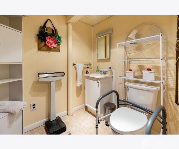 21 Frazee Avenue, Sayreville, NJ 08879