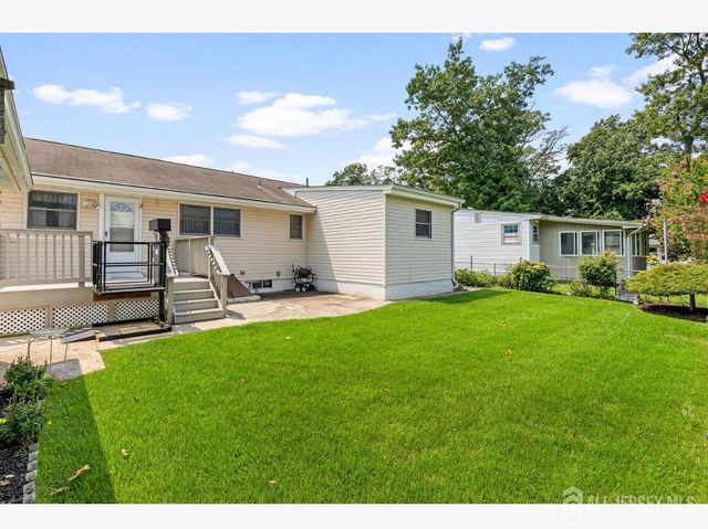21 Frazee Avenue, Sayreville, NJ 08879
