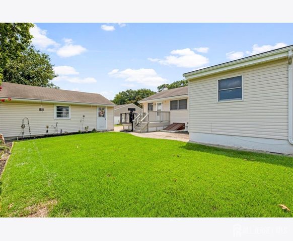 21 Frazee Avenue, Sayreville, NJ 08879