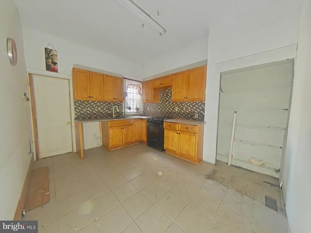 1708 N LAMBERT ST, Philadelphia, PA 19121