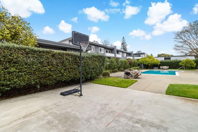 530 Leahy Street, Redwood City, CA 94061