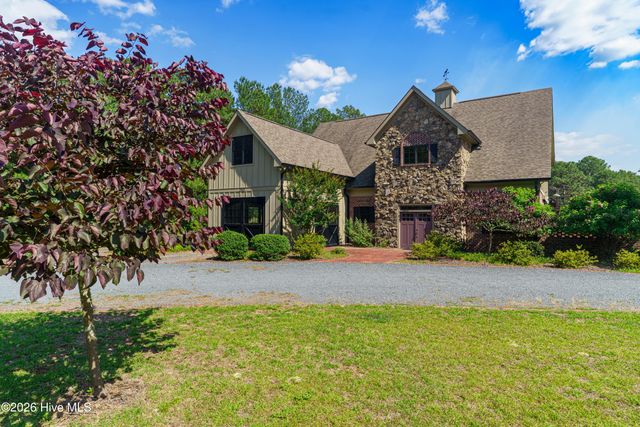 150 Good Barn Road, Vass, NC 28394