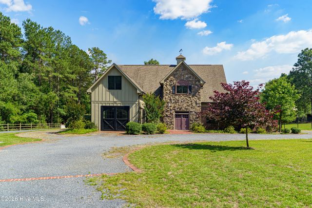 150 Good Barn Road, Vass, NC 28394