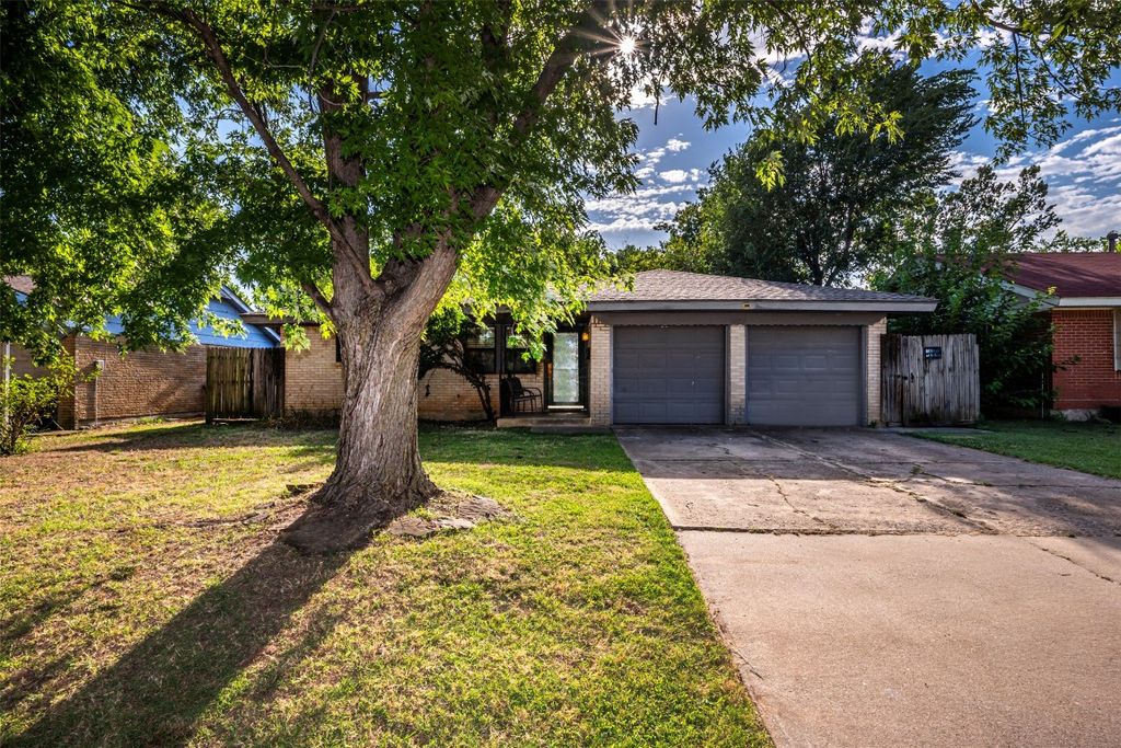 1121 Harrington Drive, Moore, OK 73160