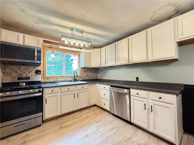 63 Fredonia Road, Hempfield Twp, PA 16125