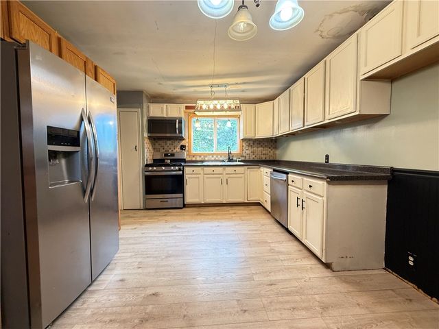 63 Fredonia Road, Hempfield Twp, PA 16125