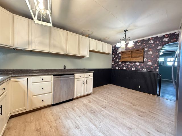 63 Fredonia Road, Hempfield Twp, PA 16125