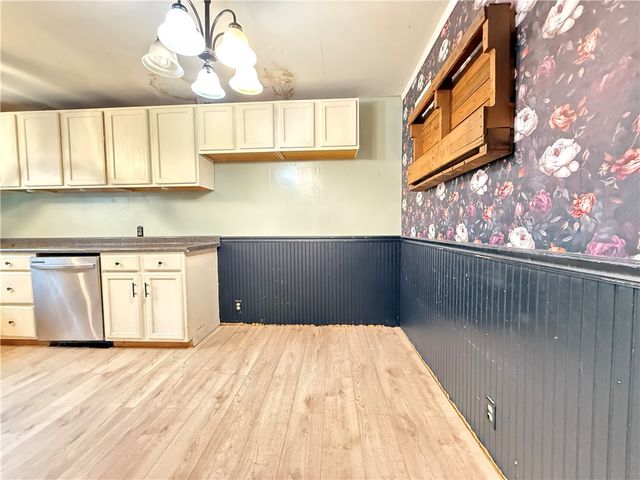 63 Fredonia Road, Hempfield Twp, PA 16125