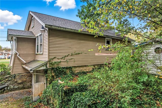 63 Fredonia Road, Hempfield Twp, PA 16125