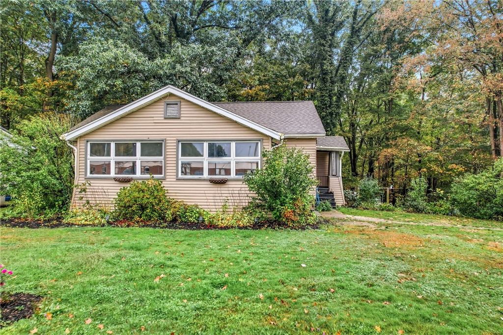 63 Fredonia Road, Hempfield Twp, PA 16125