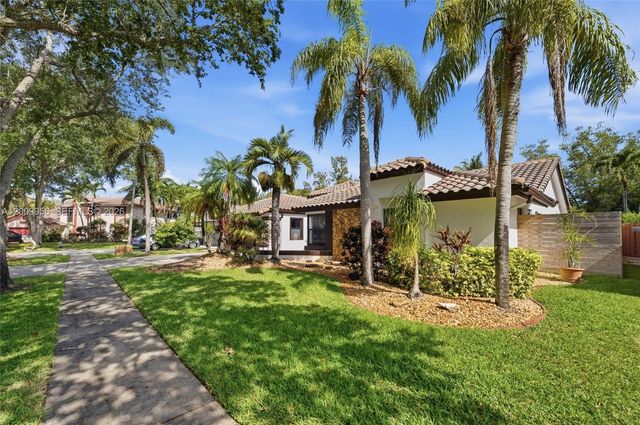10781 NW 18th Dr, Plantation, FL 33322