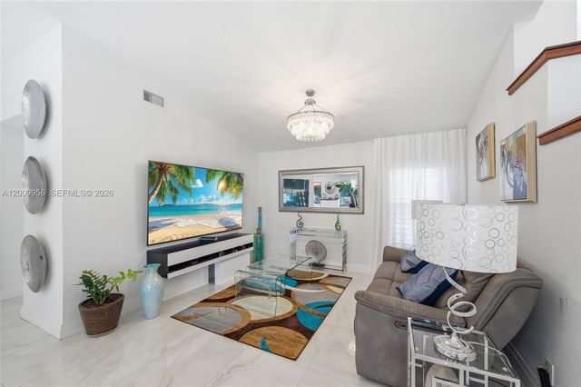 10781 NW 18th Dr, Plantation, FL 33322