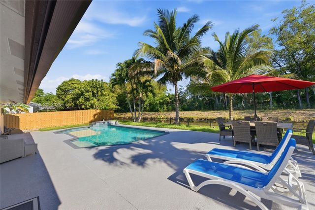 10781 NW 18th Dr, Plantation, FL 33322
