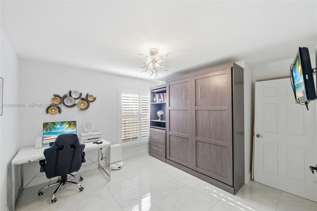 10781 NW 18th Dr, Plantation, FL 33322