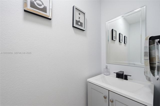 10781 NW 18th Dr, Plantation, FL 33322