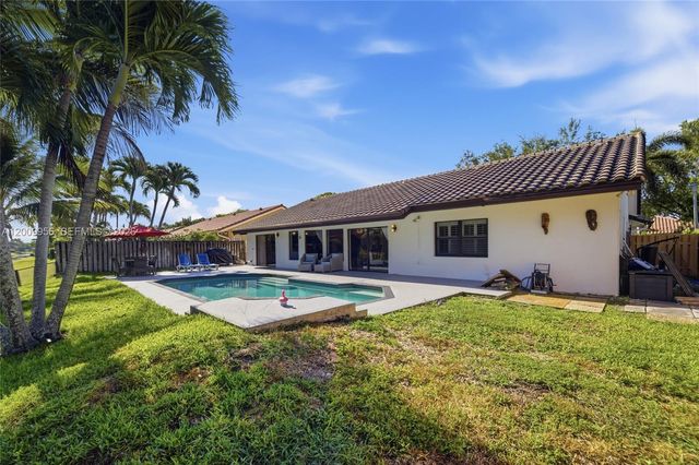10781 NW 18th Dr, Plantation, FL 33322