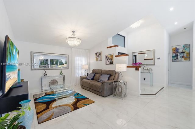 10781 NW 18th Dr, Plantation, FL 33322