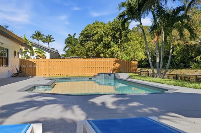 10781 NW 18th Dr, Plantation, FL 33322
