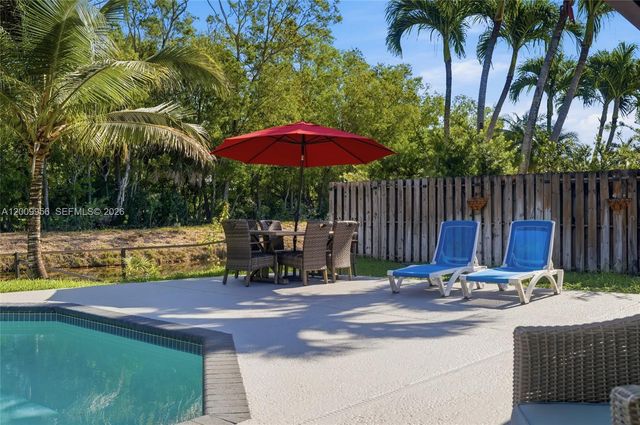 10781 NW 18th Dr, Plantation, FL 33322