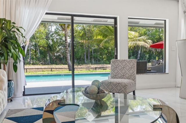 10781 NW 18th Dr, Plantation, FL 33322