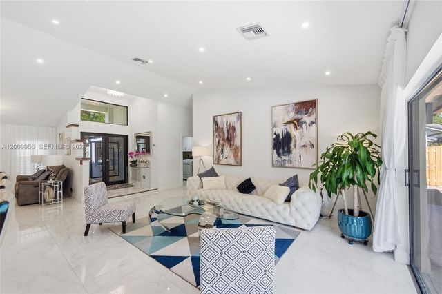 10781 NW 18th Dr, Plantation, FL 33322