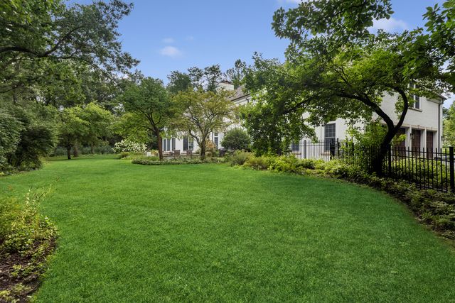 1671 Alexis Court, Lake Forest, IL 60045