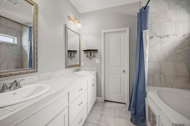 10836 Field Pointe Dr, Denham Springs, LA 70726