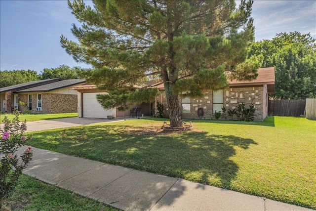 3423 Hickory Hill Drive, Arlington, TX 76014