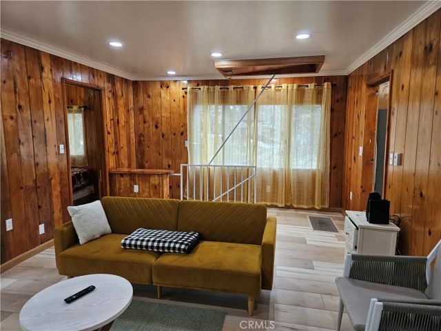 32868 Deer Lane, Running Springs, CA 92382