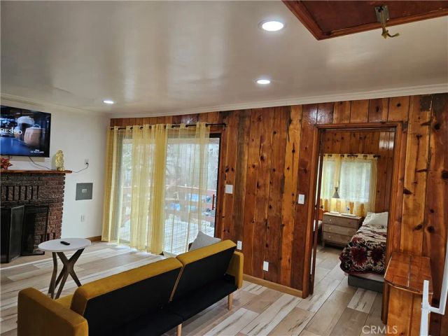 32868 Deer Lane, Running Springs, CA 92382