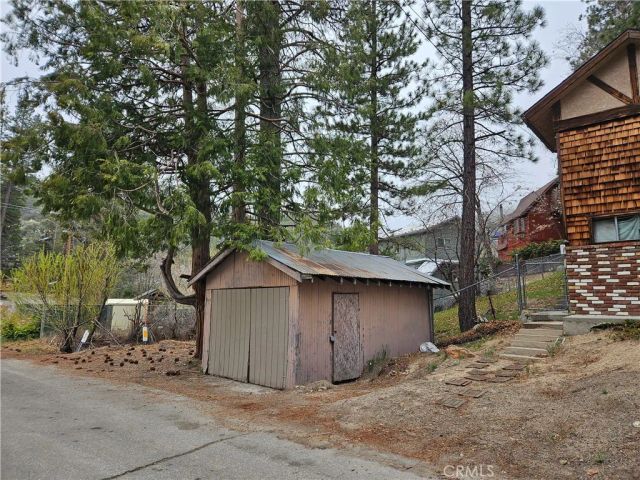 32868 Deer Lane, Running Springs, CA 92382