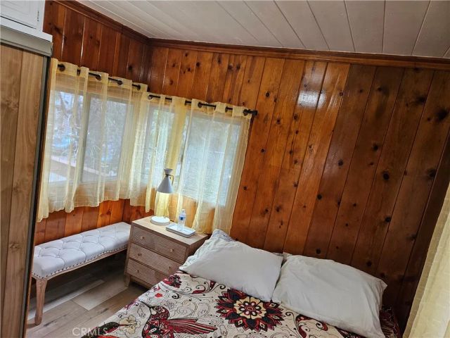 32868 Deer Lane, Running Springs, CA 92382