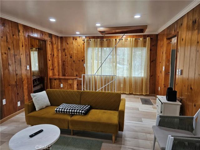 32868 Deer Lane, Running Springs, CA 92382