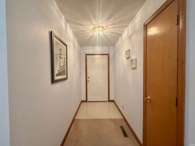 6200 Summit Pointe Way, Newburgh, IN 47630