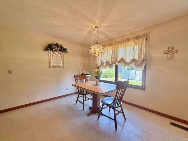 6200 Summit Pointe Way, Newburgh, IN 47630