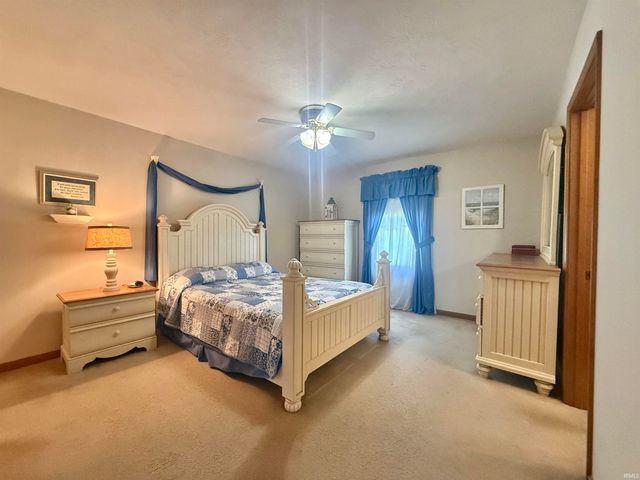 6200 Summit Pointe Way, Newburgh, IN 47630