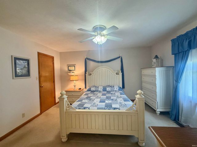 6200 Summit Pointe Way, Newburgh, IN 47630