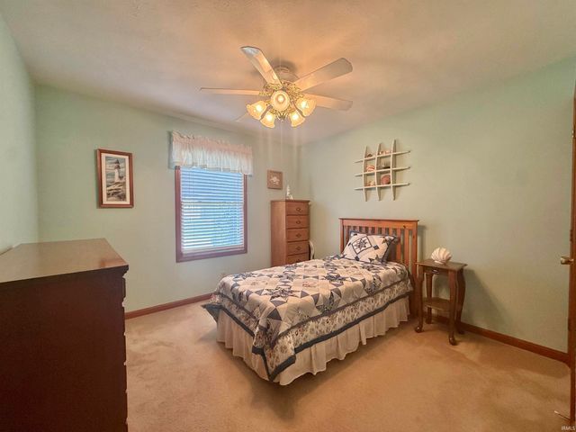 6200 Summit Pointe Way, Newburgh, IN 47630