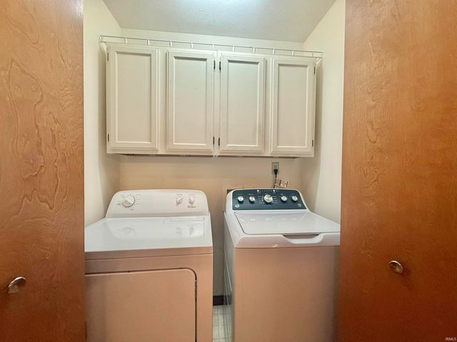 6200 Summit Pointe Way, Newburgh, IN 47630