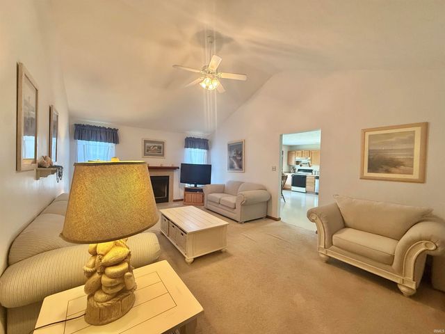 6200 Summit Pointe Way, Newburgh, IN 47630