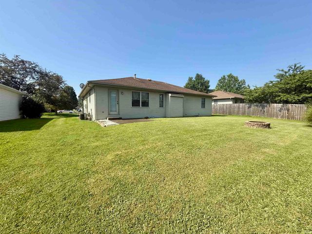 6200 Summit Pointe Way, Newburgh, IN 47630