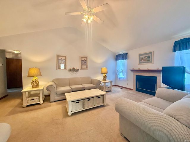 6200 Summit Pointe Way, Newburgh, IN 47630