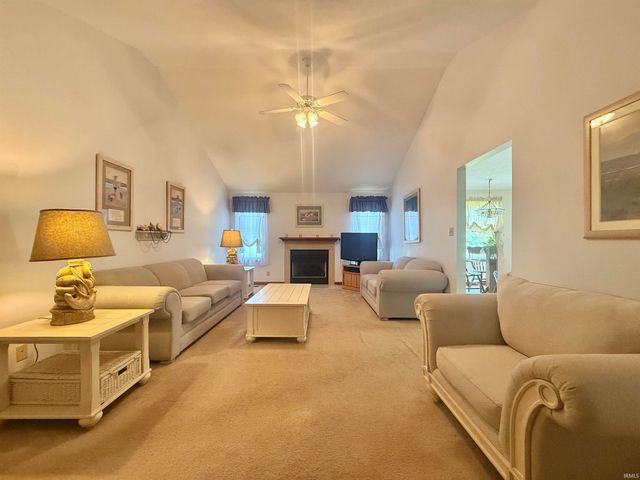 6200 Summit Pointe Way, Newburgh, IN 47630
