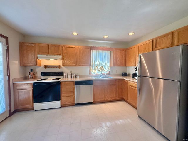 6200 Summit Pointe Way, Newburgh, IN 47630